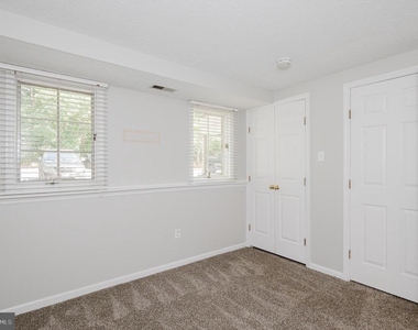 1006 Markham Court - Photo Thumbnail 18