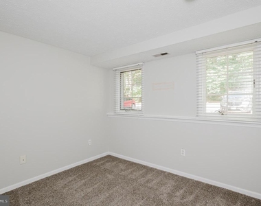 1006 Markham Court - Photo Thumbnail 17