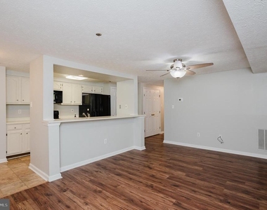 1006 Markham Court - Photo Thumbnail 9