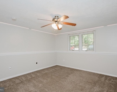 1006 Markham Court - Photo Thumbnail 11