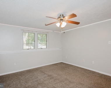 1006 Markham Court - Photo Thumbnail 12