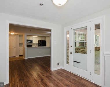 1006 Markham Court - Photo Thumbnail 10
