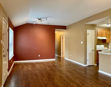 8605 Talyne Chaise Cir - Photo Thumbnail 4