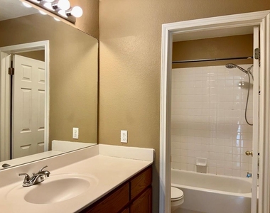 8605 Talyne Chaise Cir - Photo Thumbnail 9