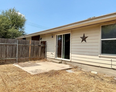 8605 Talyne Chaise Cir - Photo Thumbnail 15