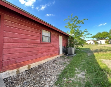 7402 Geneva Dr - Photo Thumbnail 14