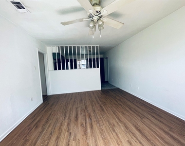 7402 Geneva Dr - Photo Thumbnail 2