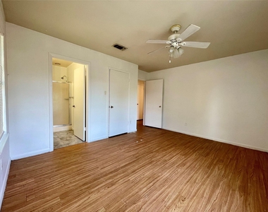 7402 Geneva Dr - Photo Thumbnail 9