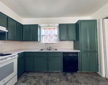 7402 Geneva Dr - Photo Thumbnail 5