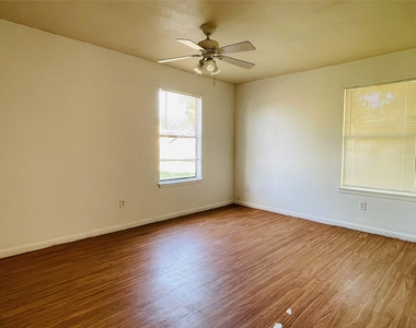 7402 Geneva Dr - Photo Thumbnail 7