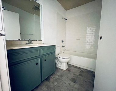 7402 Geneva Dr - Photo Thumbnail 12