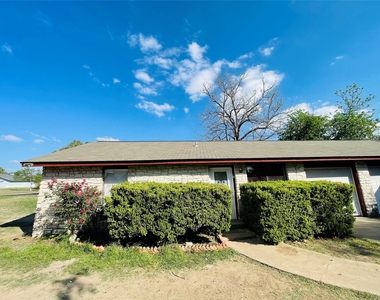 7402 Geneva Dr - Photo Thumbnail 1