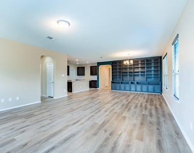 12416 Dwight Eisenhower St - Photo Thumbnail 3