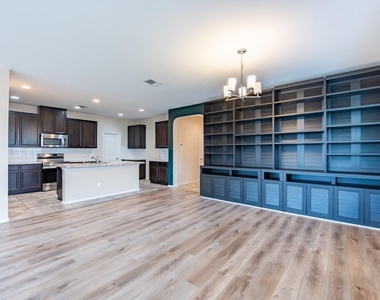 12416 Dwight Eisenhower St - Photo Thumbnail 2