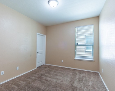 12416 Dwight Eisenhower St - Photo Thumbnail 10