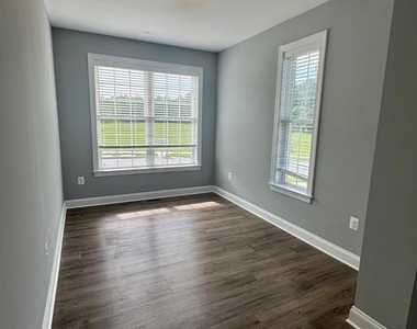 1005 Clover Circle - Photo Thumbnail 3