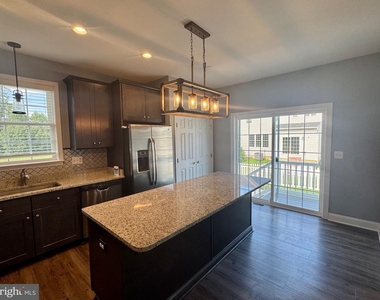 1005 Clover Circle - Photo Thumbnail 7
