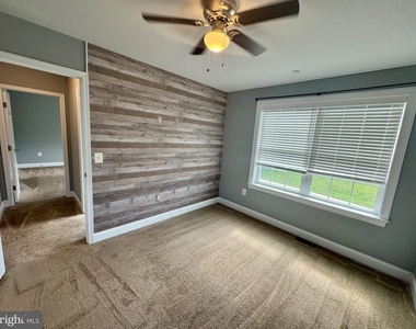 1005 Clover Circle - Photo Thumbnail 21