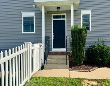 1005 Clover Circle - Photo Thumbnail 1