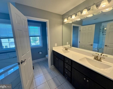 1005 Clover Circle - Photo Thumbnail 15