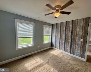1005 Clover Circle - Photo Thumbnail 19