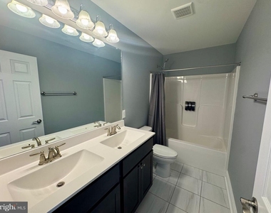 1005 Clover Circle - Photo Thumbnail 17