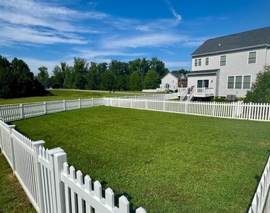 1005 Clover Circle - Photo Thumbnail 2
