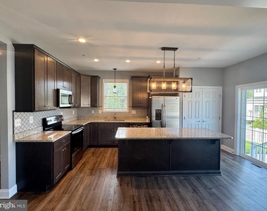 1005 Clover Circle - Photo Thumbnail 6