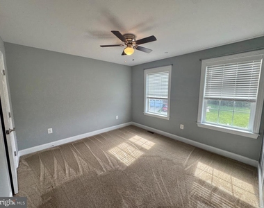 1005 Clover Circle - Photo Thumbnail 18
