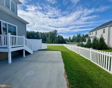 1005 Clover Circle - Photo Thumbnail 10
