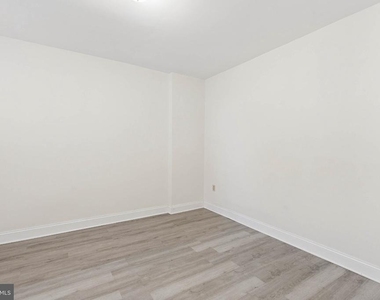 540 46th Street - Photo Thumbnail 10