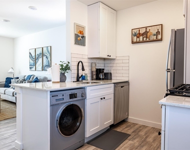 1200 E 52nd St - Photo Thumbnail 14