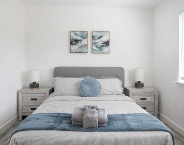 1200 E 52nd St - Photo Thumbnail 3