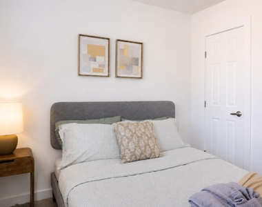 1200 E 52nd St - Photo Thumbnail 1
