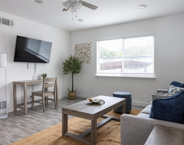 1200 E 52nd St - Photo Thumbnail 16