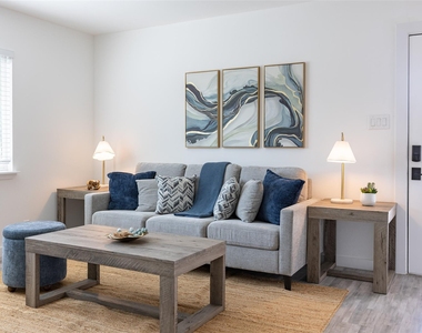1200 E 52nd St - Photo Thumbnail 15