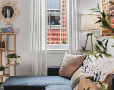 402 S Dallas Street - Photo Thumbnail 2