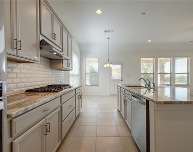113 Meadow Wood Cv - Photo Thumbnail 6