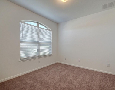 113 Meadow Wood Cv - Photo Thumbnail 10