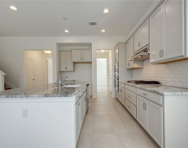 113 Meadow Wood Cv - Photo Thumbnail 5