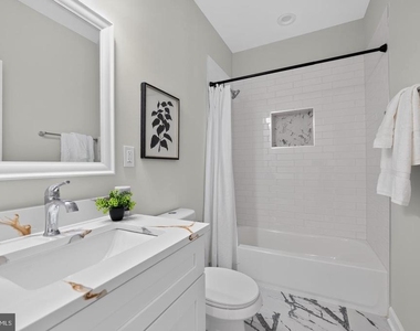 1613 N Longwood Street - Photo Thumbnail 12
