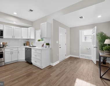 1613 N Longwood Street - Photo Thumbnail 14