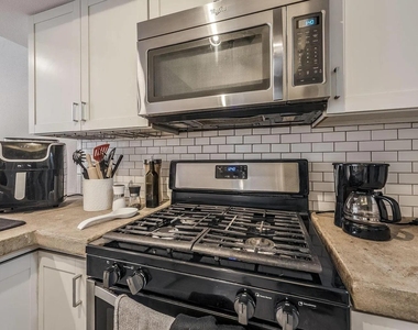 4807 Yucca Hill Dr - Photo Thumbnail 4