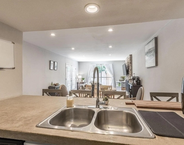 4807 Yucca Hill Dr - Photo Thumbnail 6