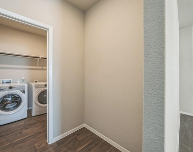 107 Honeybee Ln - Photo Thumbnail 7