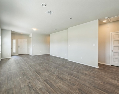 107 Honeybee Ln - Photo Thumbnail 9