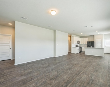 107 Honeybee Ln - Photo Thumbnail 6