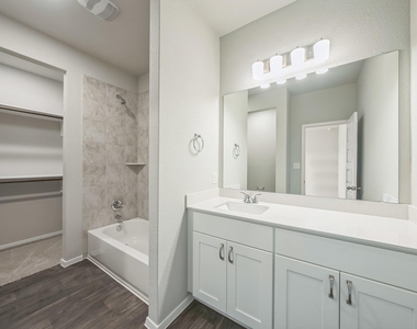 107 Honeybee Ln - Photo Thumbnail 3