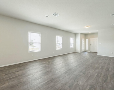 107 Honeybee Ln - Photo Thumbnail 8