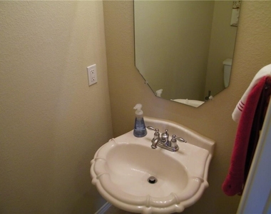 9201 Brodie Ln - Photo Thumbnail 11